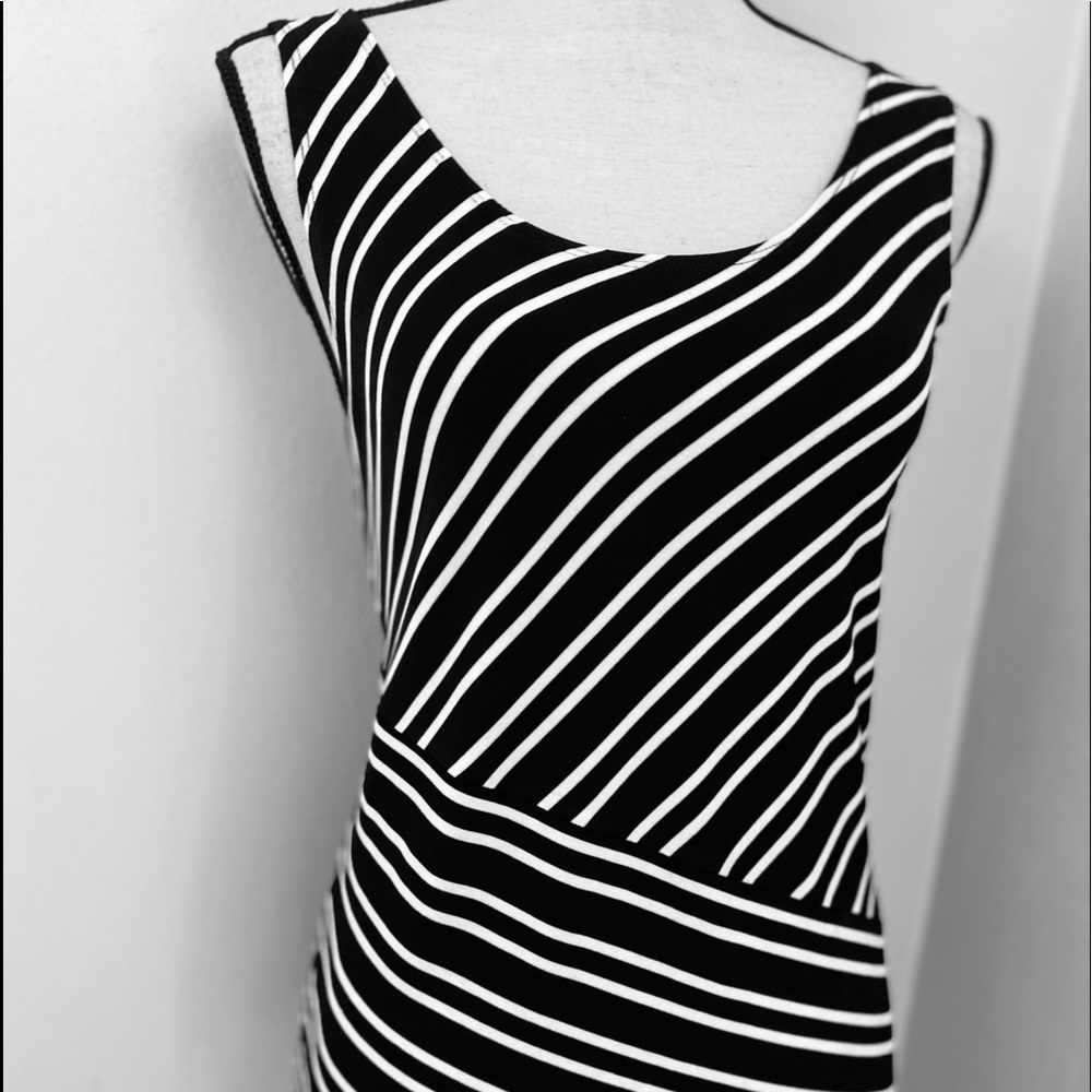 Travelers by Chico’s. B/W Striped Top. Sz 2